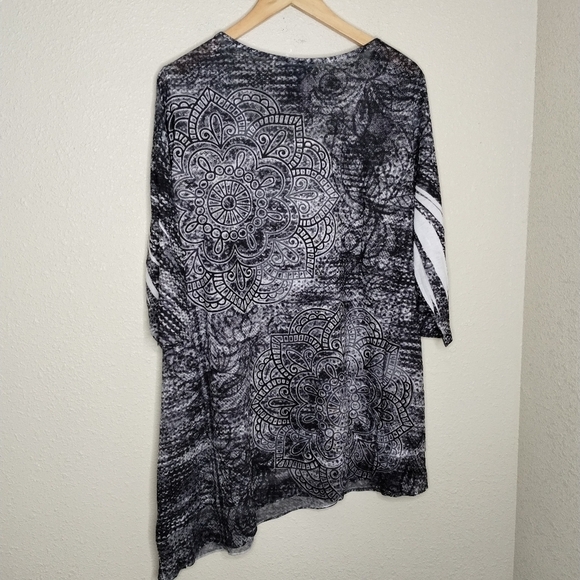 Catherines Black White Mandala Printed Top Plus Size 1X - Picture 4 of 7